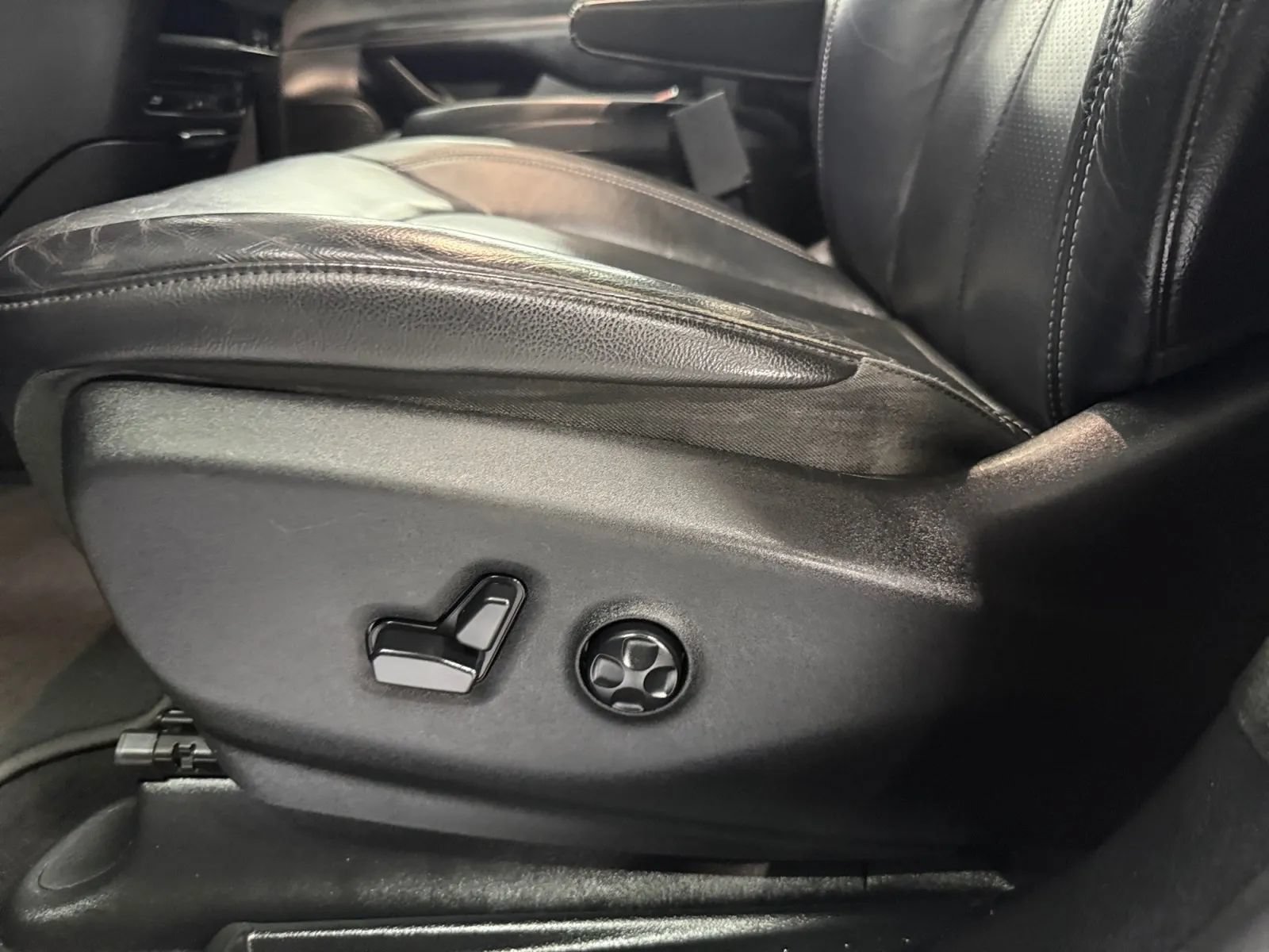 Used 2018 Chrysler Pacifica Touring-L Plus w/ Advanced Safetytec Group FWD image 33
