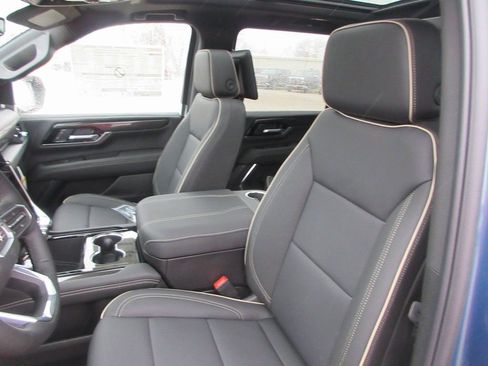 New 2026 GMC Yukon XL Elevation w/ Elevation Premium Package image 12