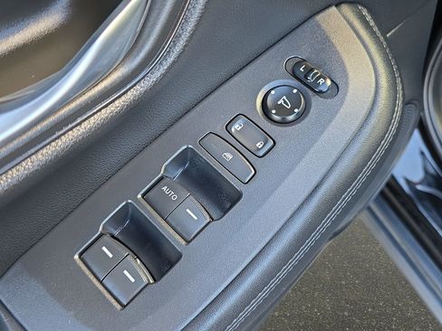 Certified 2023 Honda HR-V LX image 28