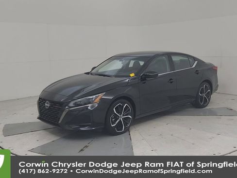 Used 2025 Nissan Altima 2.5 SR image 8