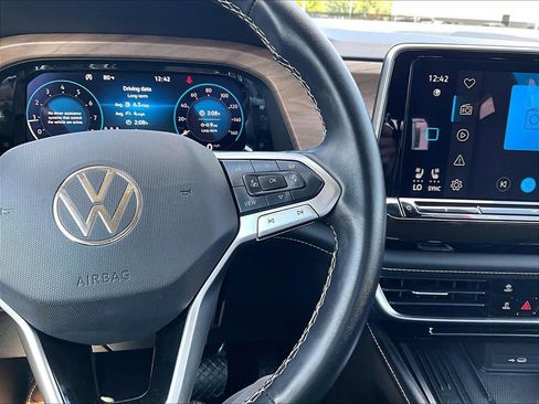 Used 2025 Volkswagen Atlas SE AWD/4WD image 15