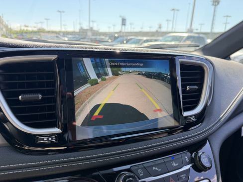 New 2026 Chrysler Pacifica Select w/ S Appearance Package FWD image 45