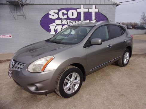 Used 2013 Nissan Rogue SV image 1