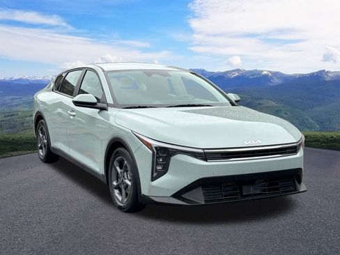 Used 2025 Kia K4 LXS FWD image 8
