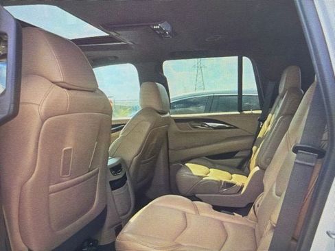 Used 2020 Cadillac Escalade Platinum RWD image 7