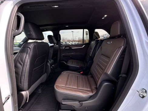 Certified 2026 GMC Acadia Denali Ultimate w/ LPO, Floor Liner Package AWD/4WD image 22
