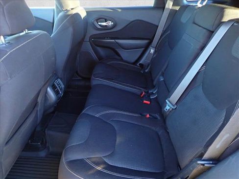 Used 2016 Jeep Cherokee Latitude w/ Cold Weather Group image 8