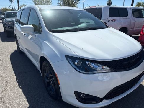 Certified 2018 Chrysler Pacifica Touring Plus w/ S Appearance Package FWD image 3