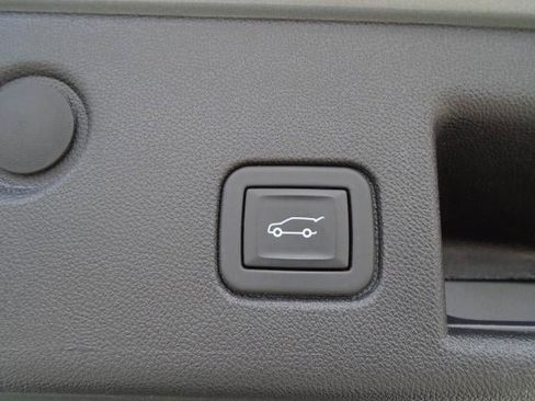 Used 2024 Chevrolet Equinox Premier image 28