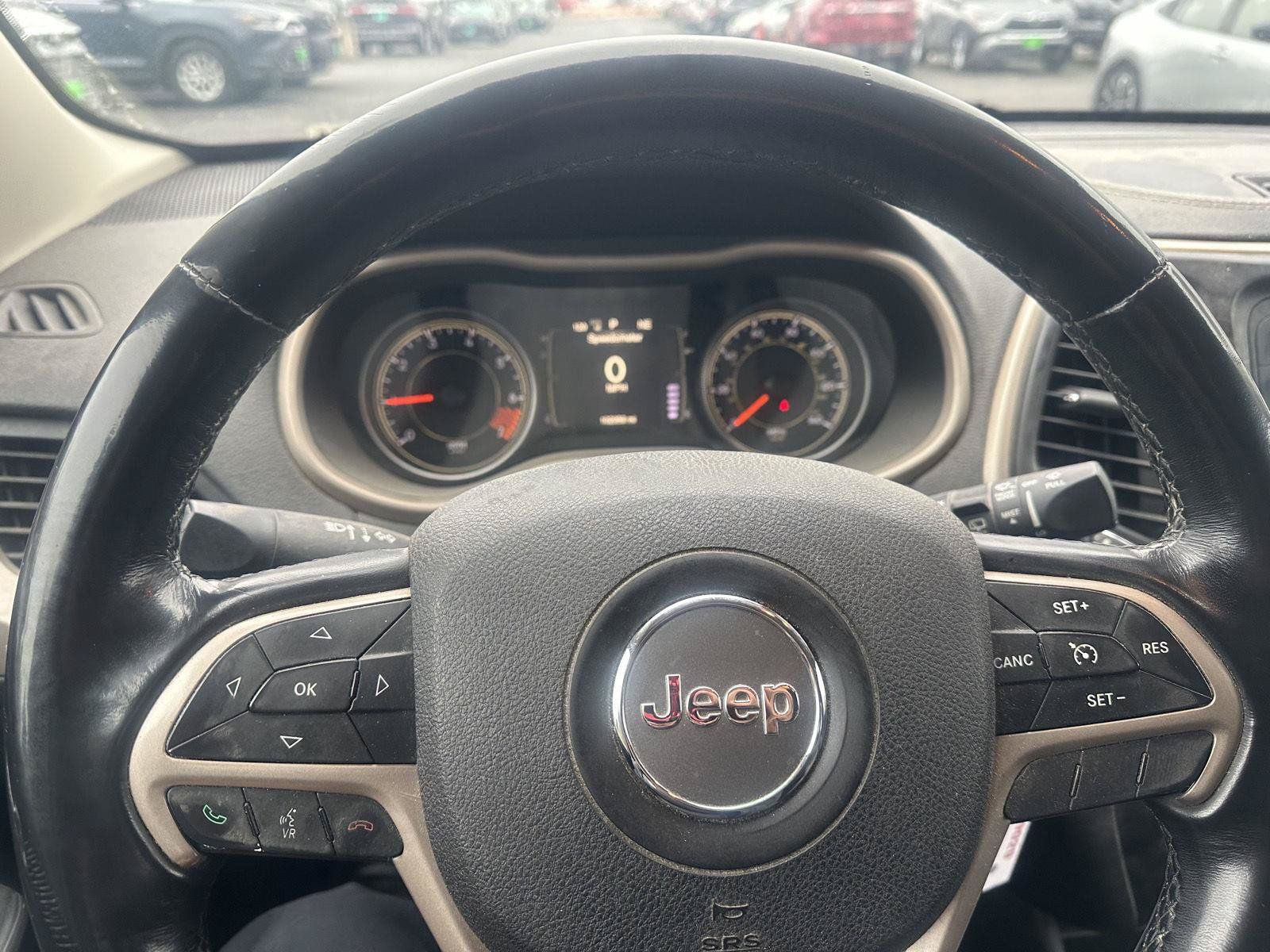 Used 2015 Jeep Cherokee Sport FWD image 16