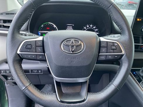 Used 2024 Toyota Sienna XLE image 19