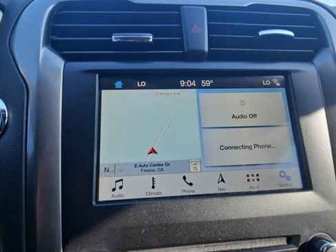 Used 2017 Ford Fusion SE w/ Fusion SE Technology Package image 16