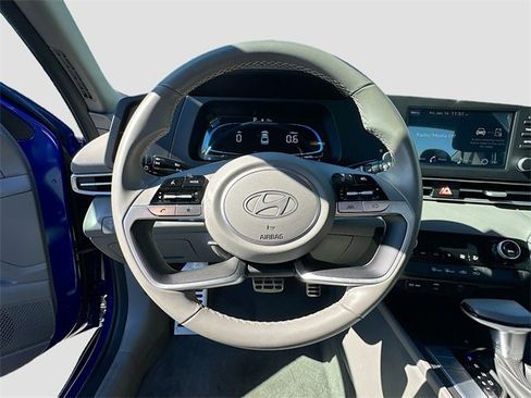 Used 2025 Hyundai Elantra Sport image 11