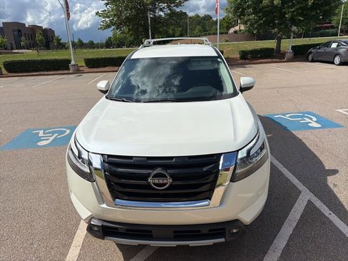 Used 2022 Nissan Pathfinder SL FWD image 4