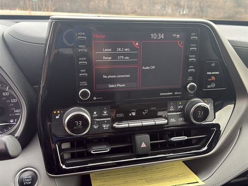 Used 2021 Toyota Highlander XLE image 12