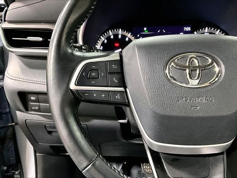Used 2022 Toyota Highlander XLE AWD/4WD image 24