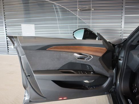 Used 2022 Audi RS e-tron GT image 24