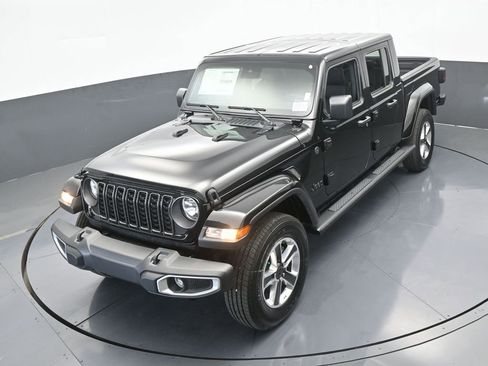 Used 2024 Jeep Gladiator Sport w/ Premium Package image 43