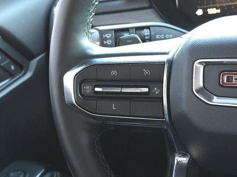 Used 2024 GMC Acadia Elevation image 28