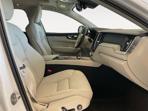 Certified 2024 Volvo XC60 B5 Plus image 15