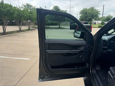 Used 2021 Ford Expedition XL image 11