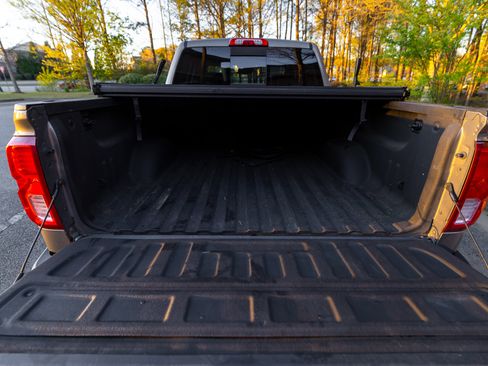 Used 2017 Chevrolet Silverado 1500 High Country image 60