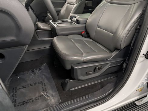 Used 2025 Ford Expedition Active AWD/4WD image 12