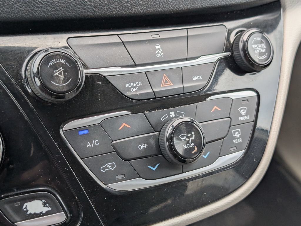 Used 2017 Chrysler Pacifica Touring FWD image 20