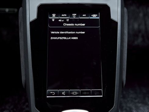 Used 2020 Lamborghini Huracan EVO image 62