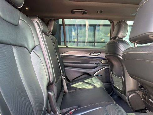 Used 2023 Jeep Grand Cherokee L Overland image 15