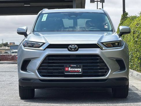 Used 2025 Toyota Grand Highlander FWD image 11