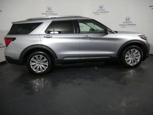 Used 2025 Ford Explorer Platinum w/ LUX Leather Package image 4