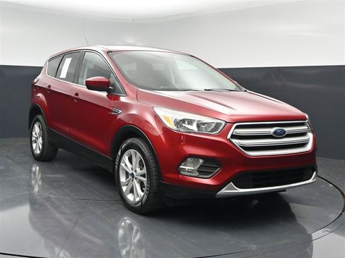 Used 2019 Ford Escape SE FWD image 1