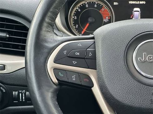 Used 2016 Jeep Cherokee Limited image 8