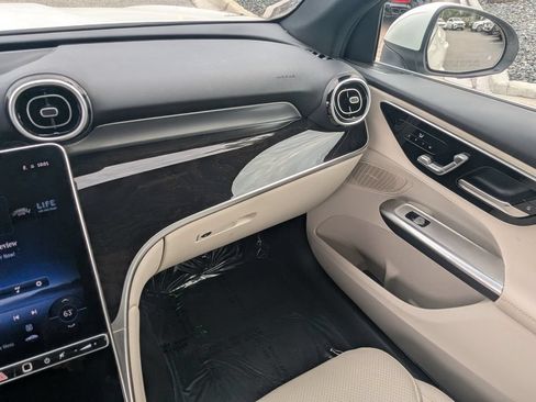 Certified 2025 Mercedes-Benz GLC 300 4MATIC image 4