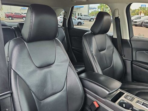 Used 2022 Ford Edge Titanium AWD/4WD image 25