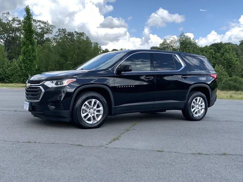 Used 2020 Chevrolet Traverse LS FWD image 3