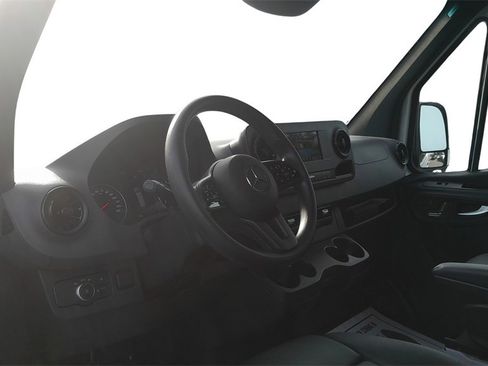 Used 2023 Mercedes-Benz Sprinter 2500 image 21