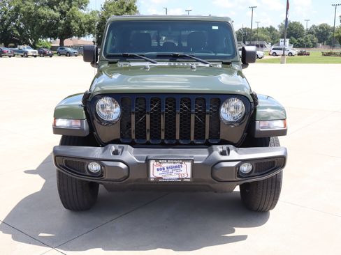 Used 2022 Jeep Gladiator Sport AWD/4WD image 2