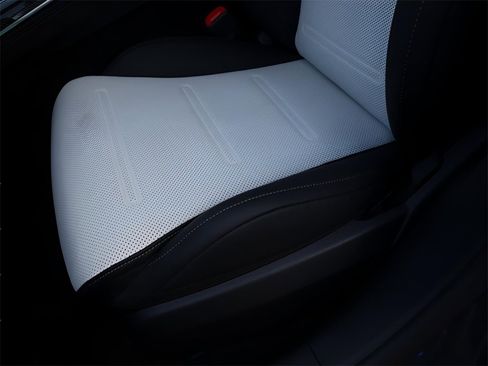 New 2026 Mercedes-Benz E 53 AMG e 4MATIC Sedan image 31