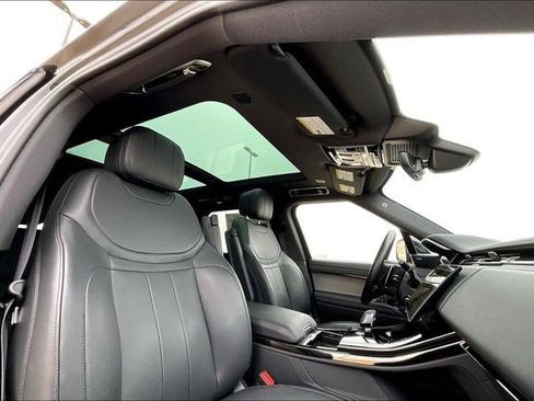 Used 2025 Land Rover Range Rover Sport SE image 27