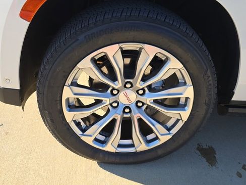 Used 2024 GMC Yukon Denali w/ Denali Reserve Package image 37