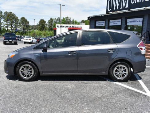 Used 2017 Toyota Prius V Three FWD image 9