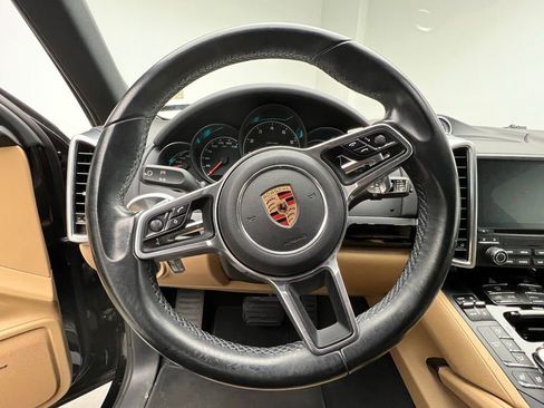 Certified 2018 Porsche Cayenne Platinum Edition image 7