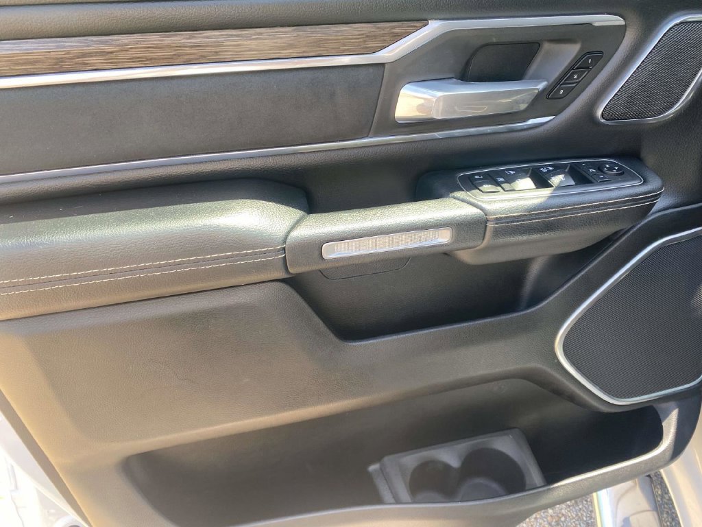 Used 2019 RAM 1500 Laramie AWD/4WD image 19