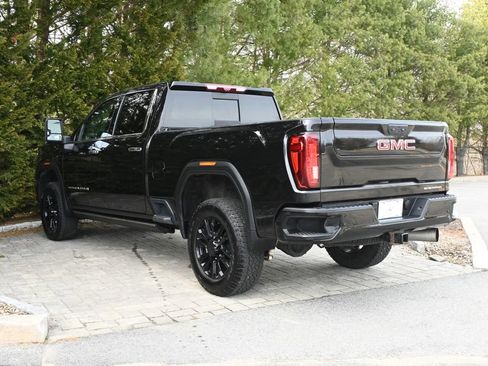 Used 2023 GMC Sierra 2500 Denali w/ Denali Black Diamond Edition AWD/4WD image 5