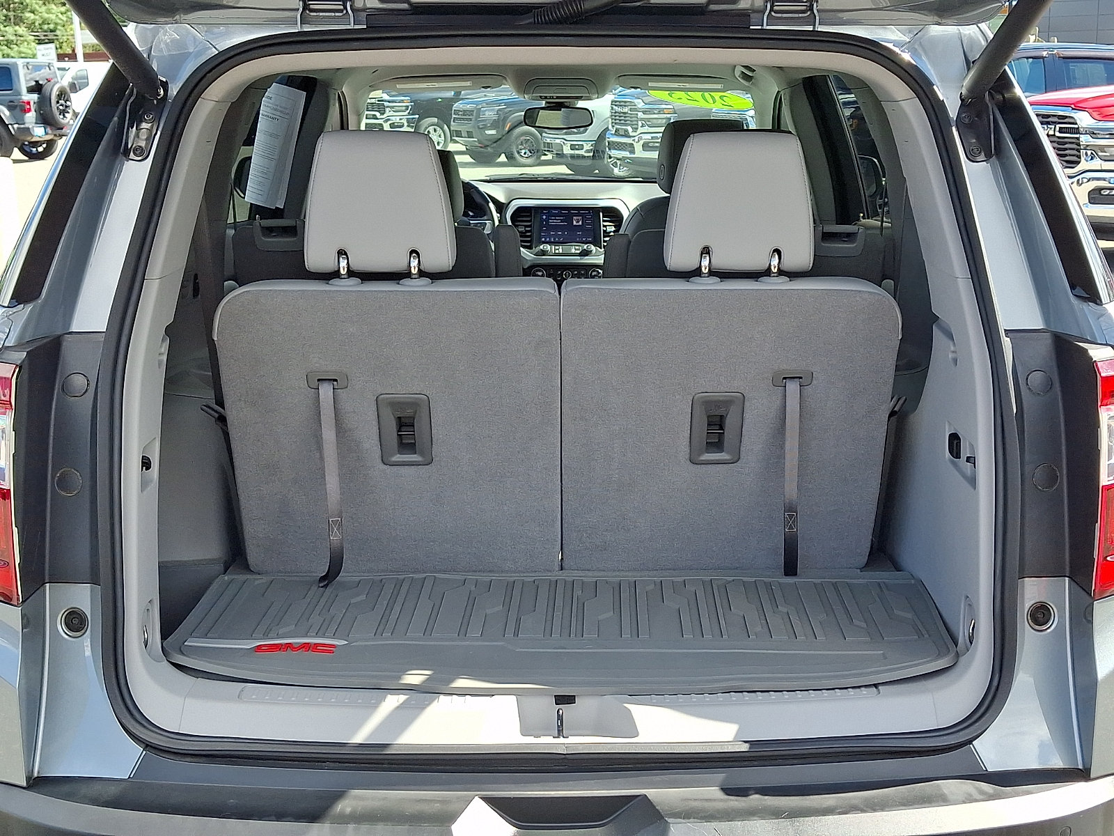 Certified 2023 GMC Acadia SLT w/ Preferred Package FWD image 29