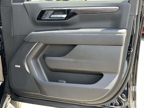 Used 2025 Chevrolet Tahoe Premier AWD/4WD image 27