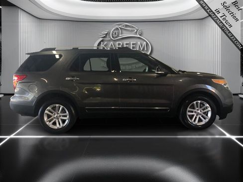 Used 2015 Ford Explorer XLT w/ Equipment Group 202A FWD image 4