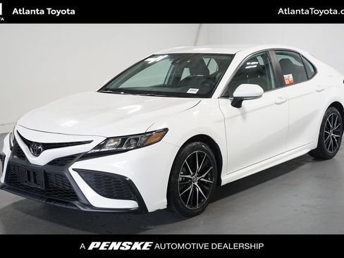 Certified 2024 Toyota Camry SE FWD image 1